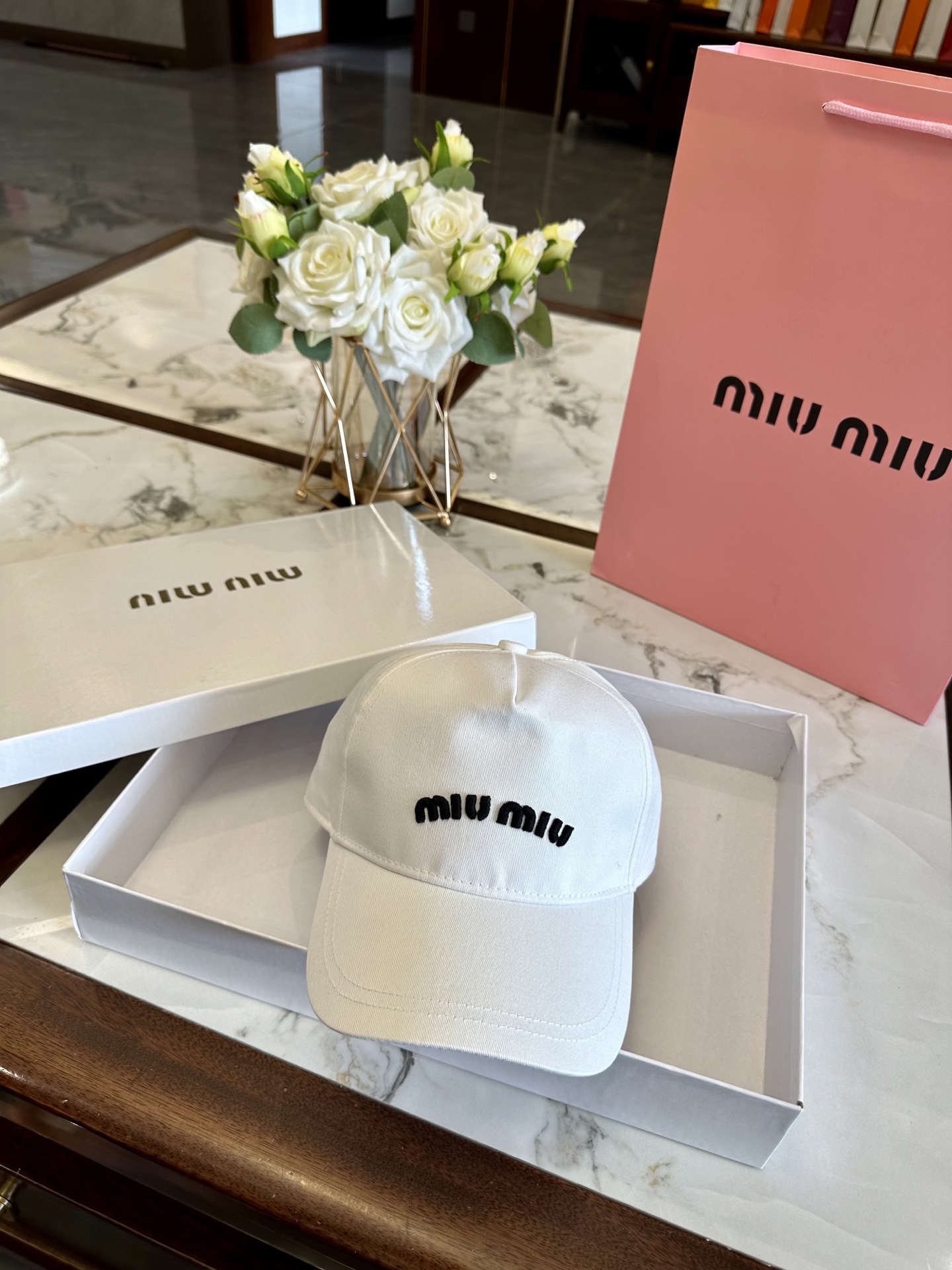 miu miu hat model 24